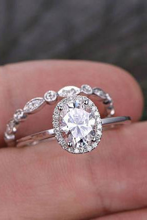 oval-cut-halo-pave-moissanite-bridal-ring-set