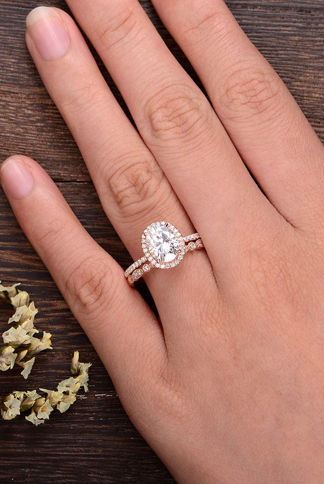 1-50-ct-oval-cut-halo-moissanite-bridal-ring-set