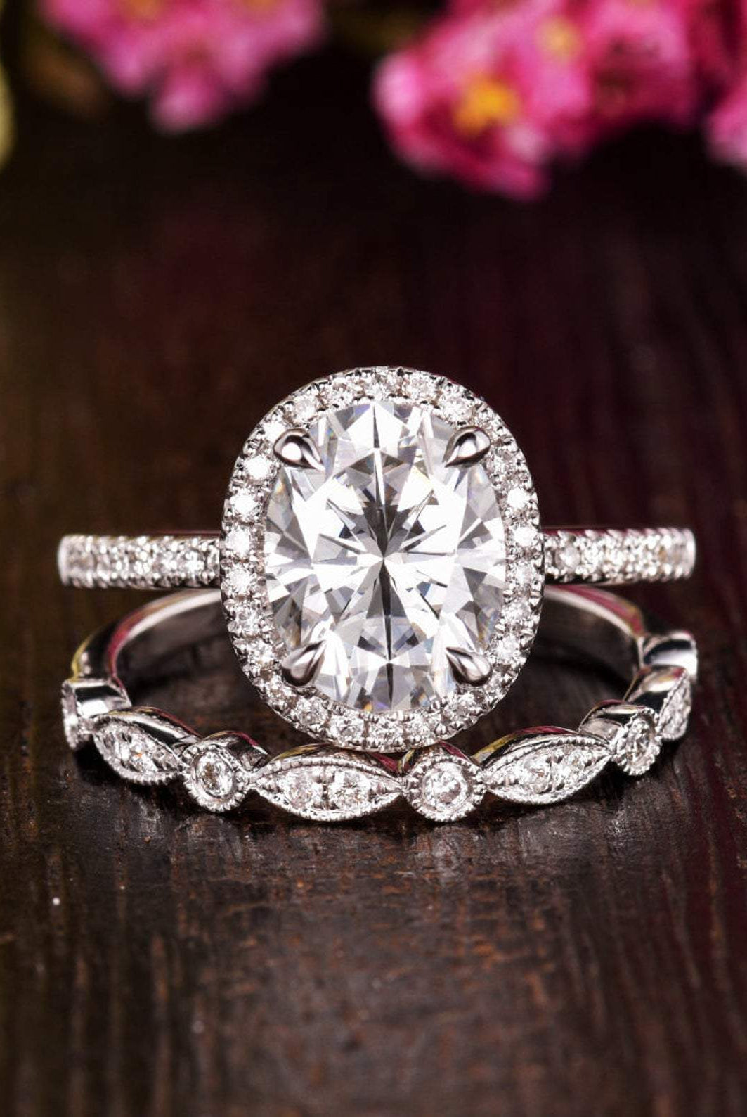 oval-cut-halo-moissanite-bridal-ring-set