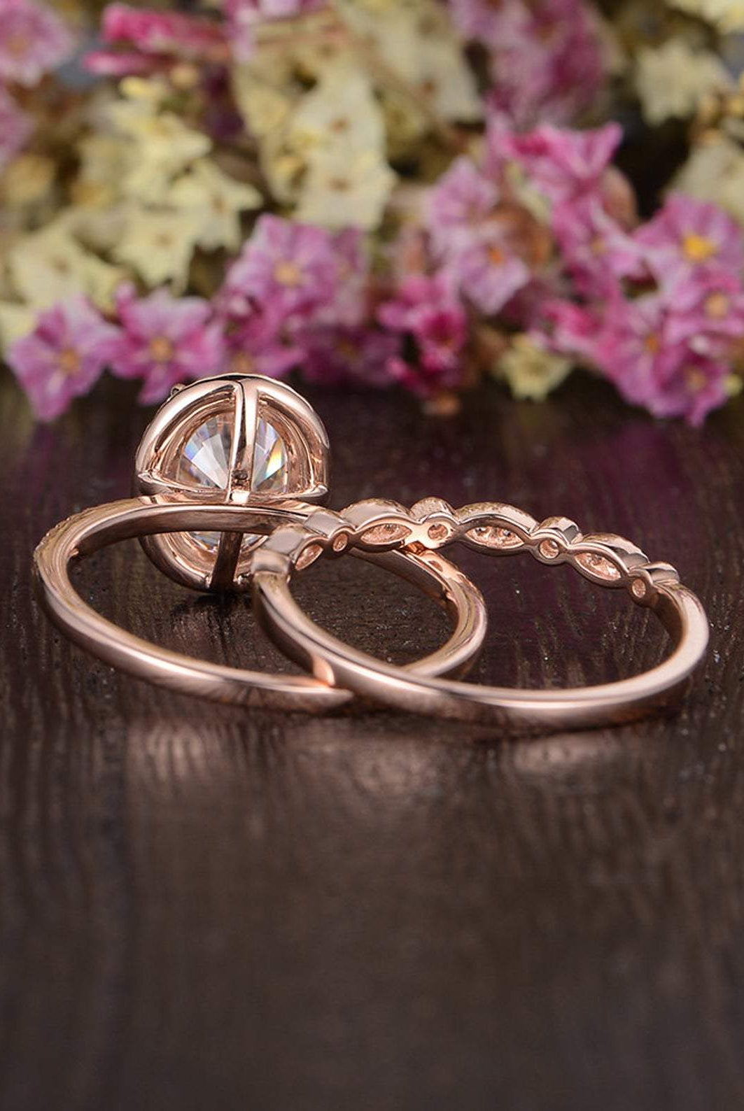 oval-cut-halo-moissanite-bridal-ring-set