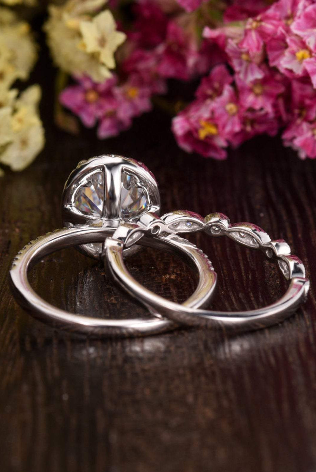 1-50-ct-oval-cut-halo-moissanite-bridal-ring-set