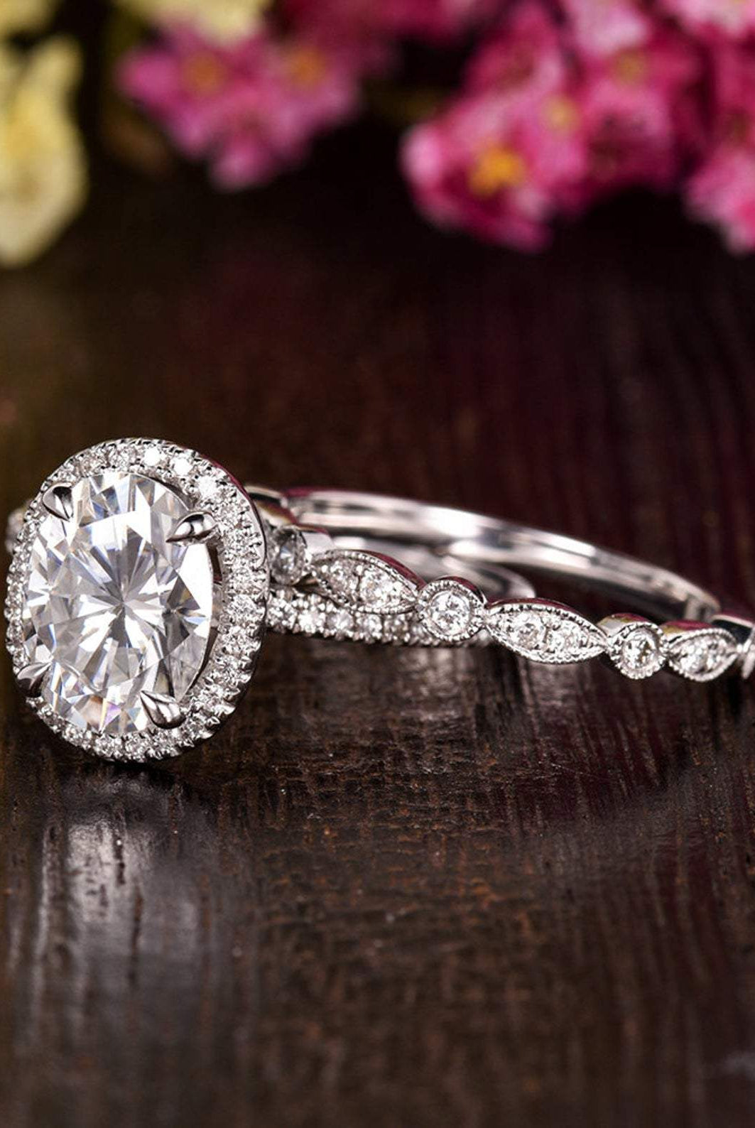1-50-ct-oval-cut-halo-moissanite-bridal-ring-set