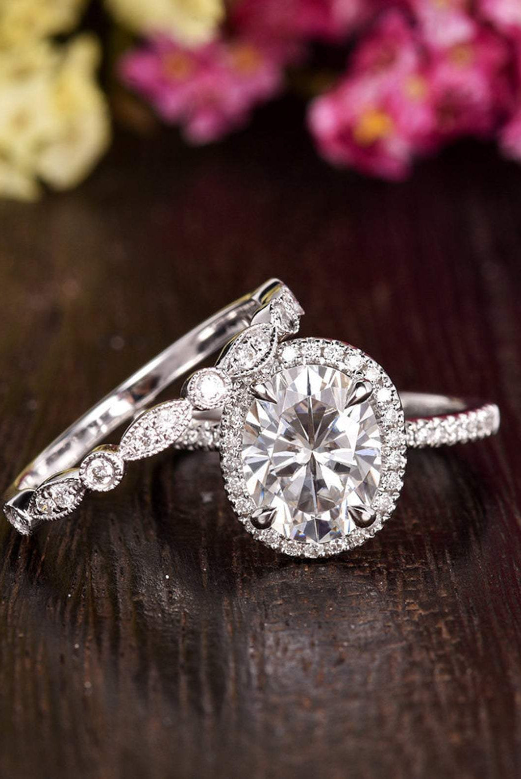 oval-cut-halo-moissanite-bridal-ring-set