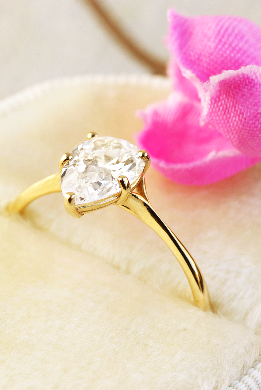 1.33CT Pear Split Shank Moissanite Diamond Solitaire Engagement Ring