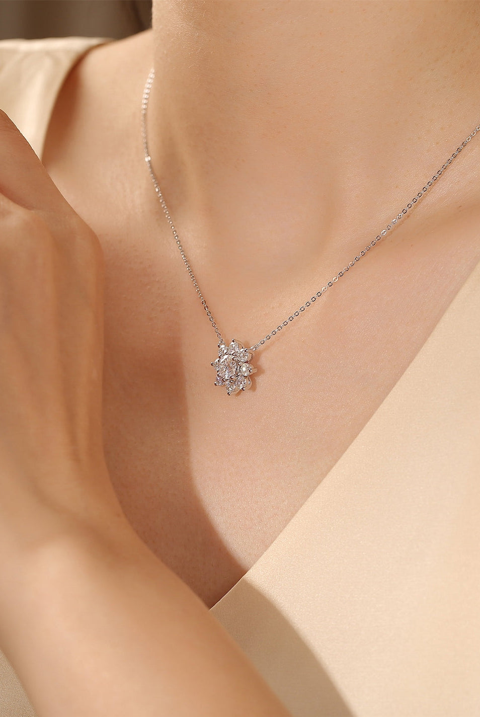 0-50-ct-round-moissanite-diamond-floral-necklace