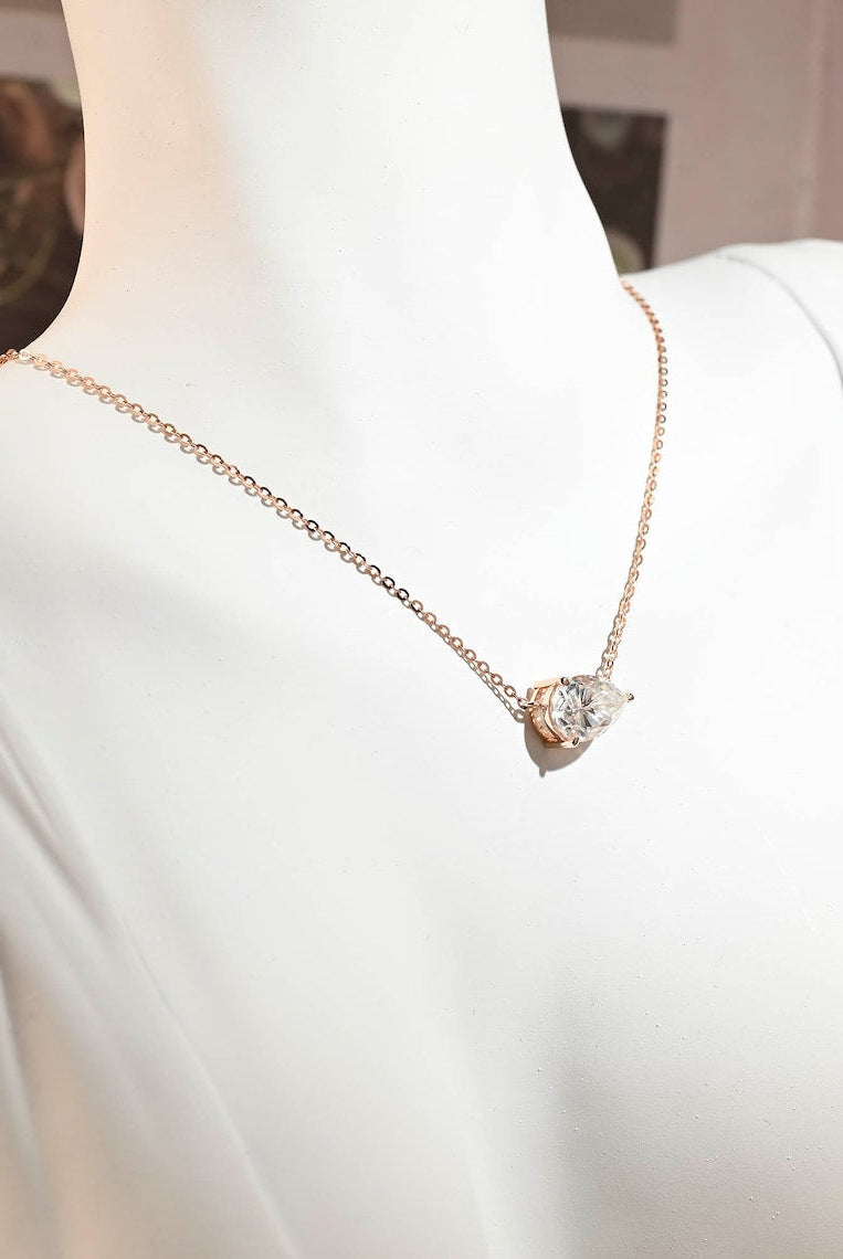 3-0-ct-pear-moissanite-diamond-solitaire-necklace