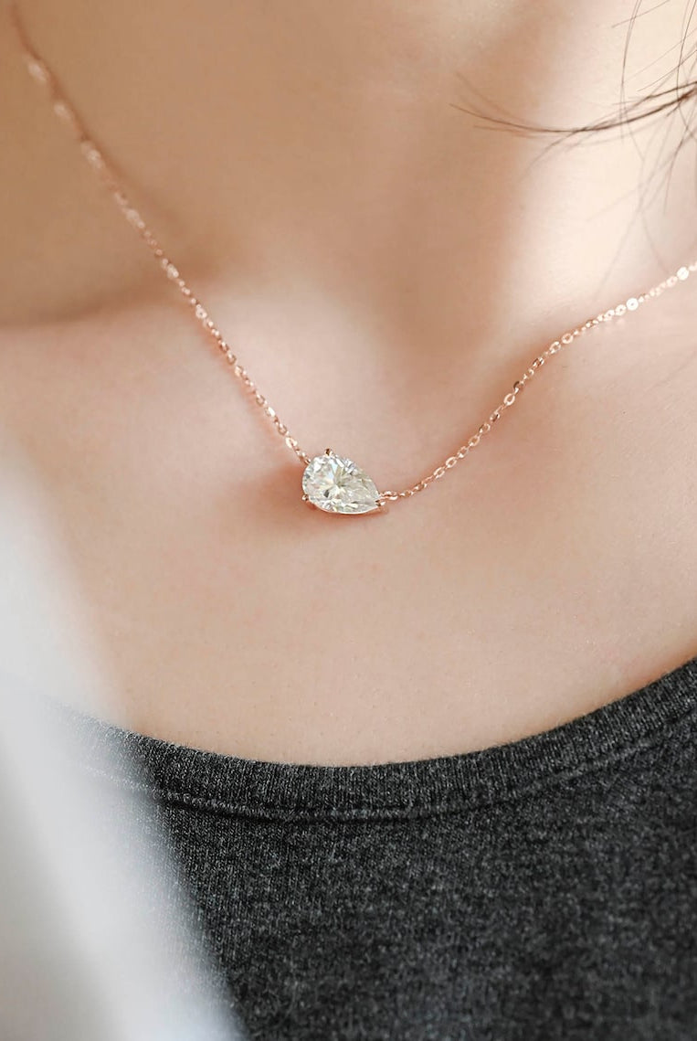 3-0-ct-pear-moissanite-diamond-solitaire-necklace