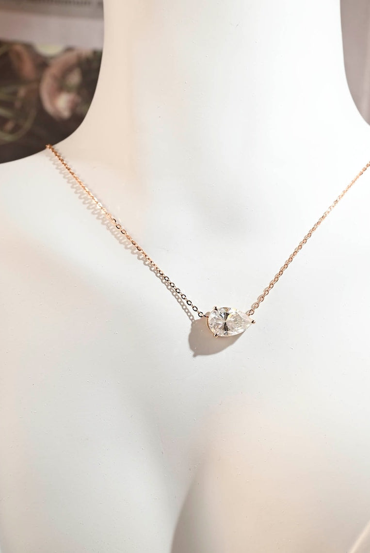 3-0-ct-pear-moissanite-diamond-solitaire-necklace