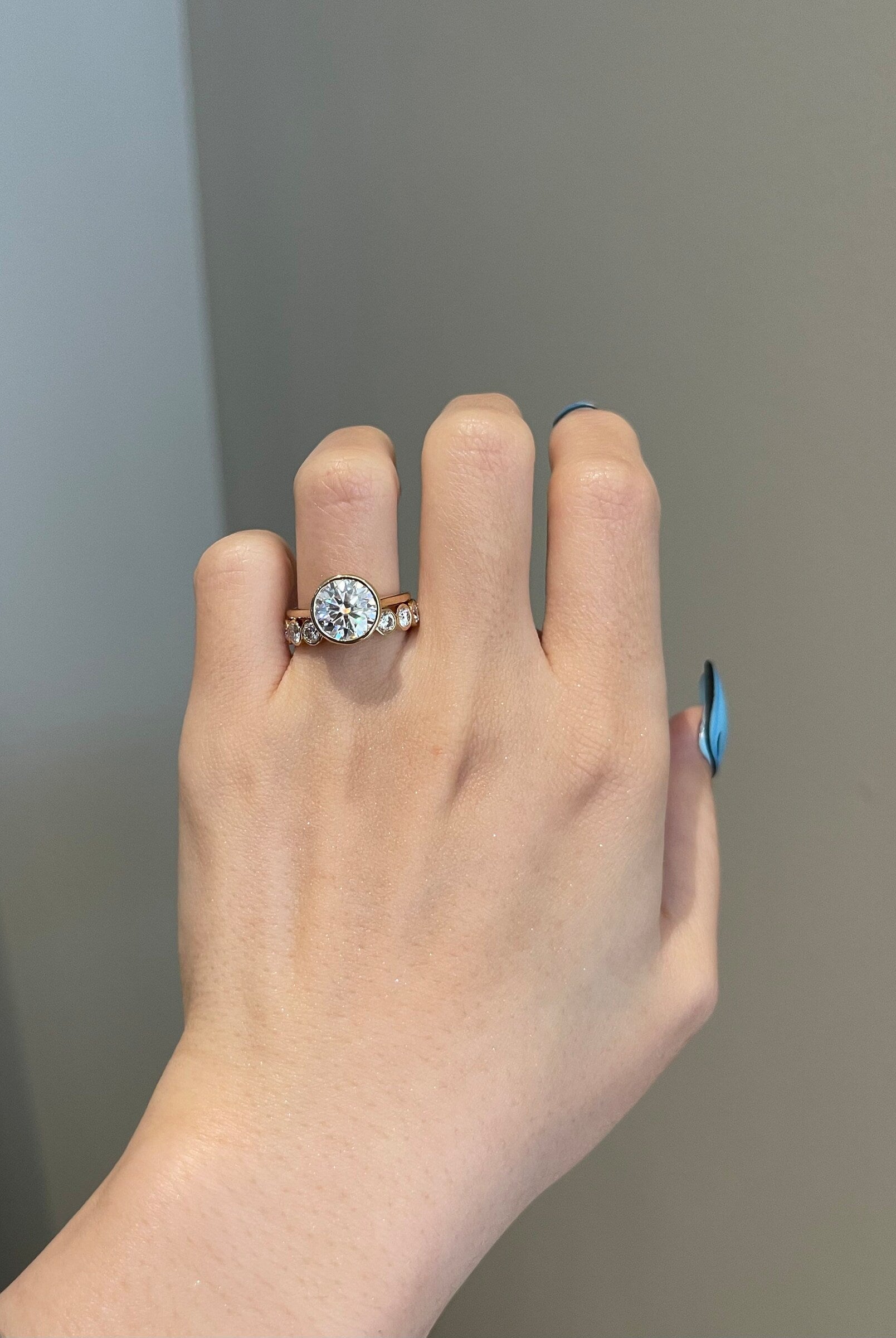 round-shaped-moissanite-bezel-half-eternity-wedding-band