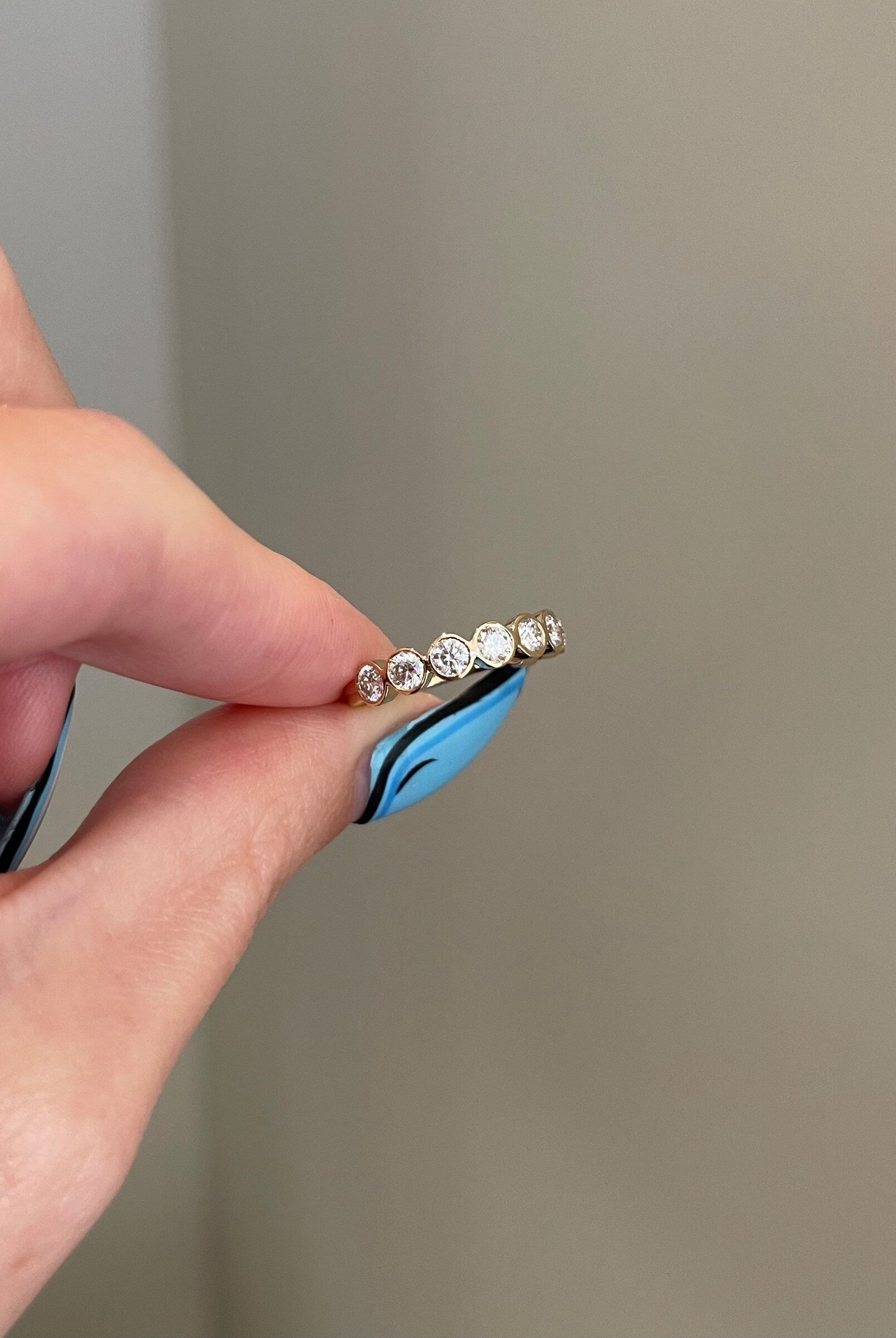 0-90-tcw-round-shaped-moissanite-bezel-half-eternity-wedding-band