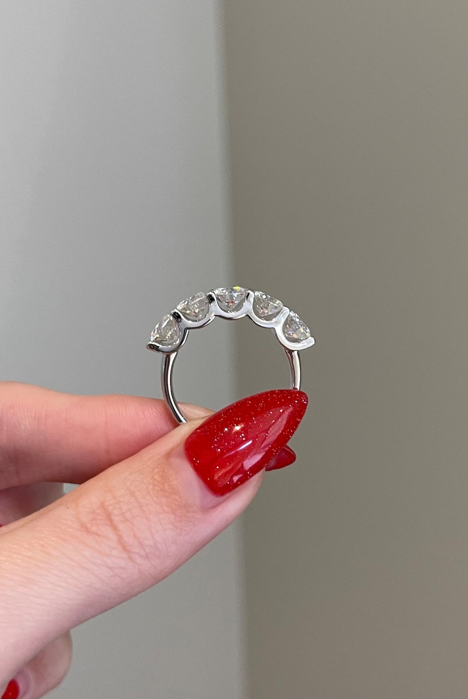 4-0-tcw-round-shaped-moissanite-five-stones-wedding-band