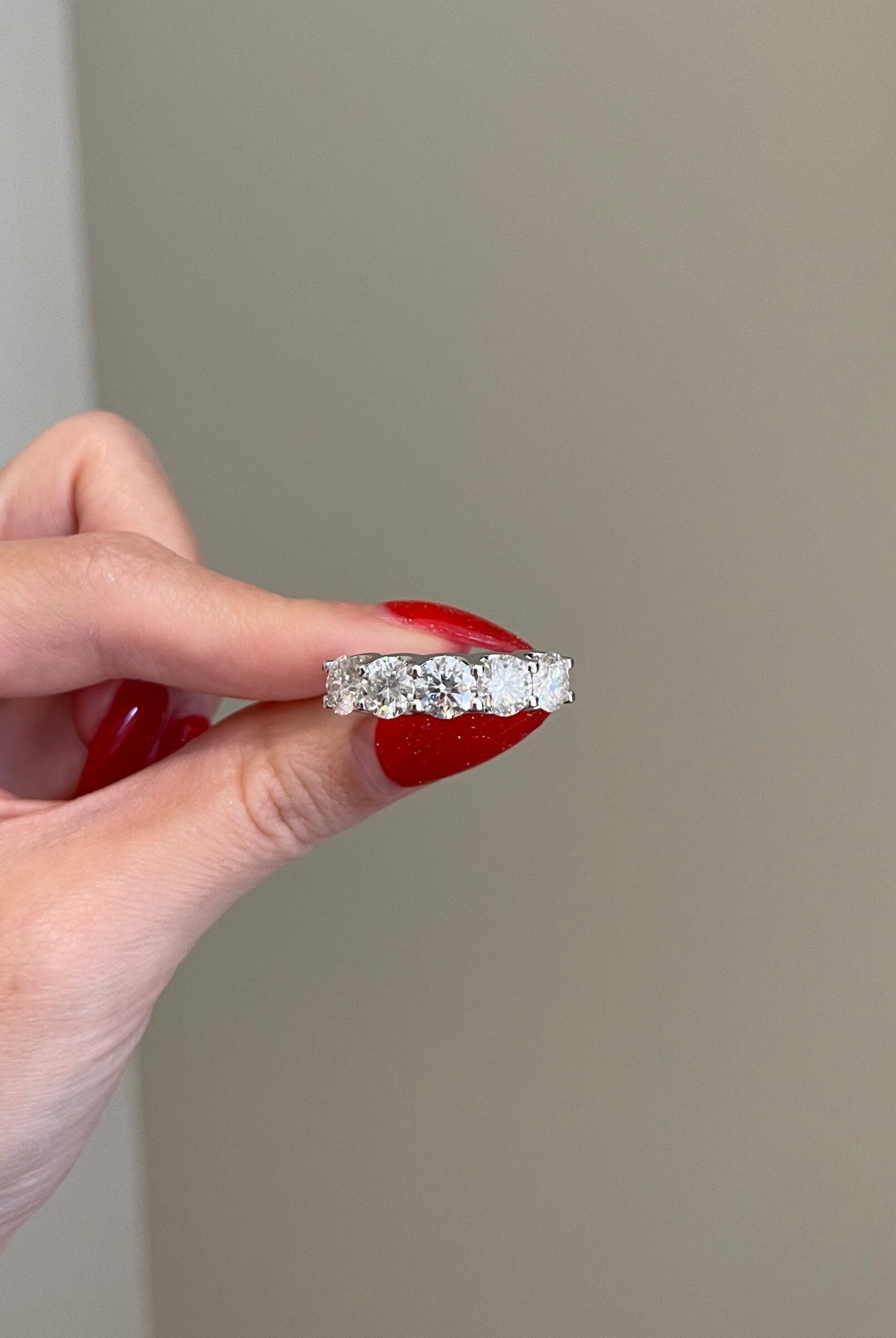 4-0-tcw-round-shaped-moissanite-five-stones-wedding-band