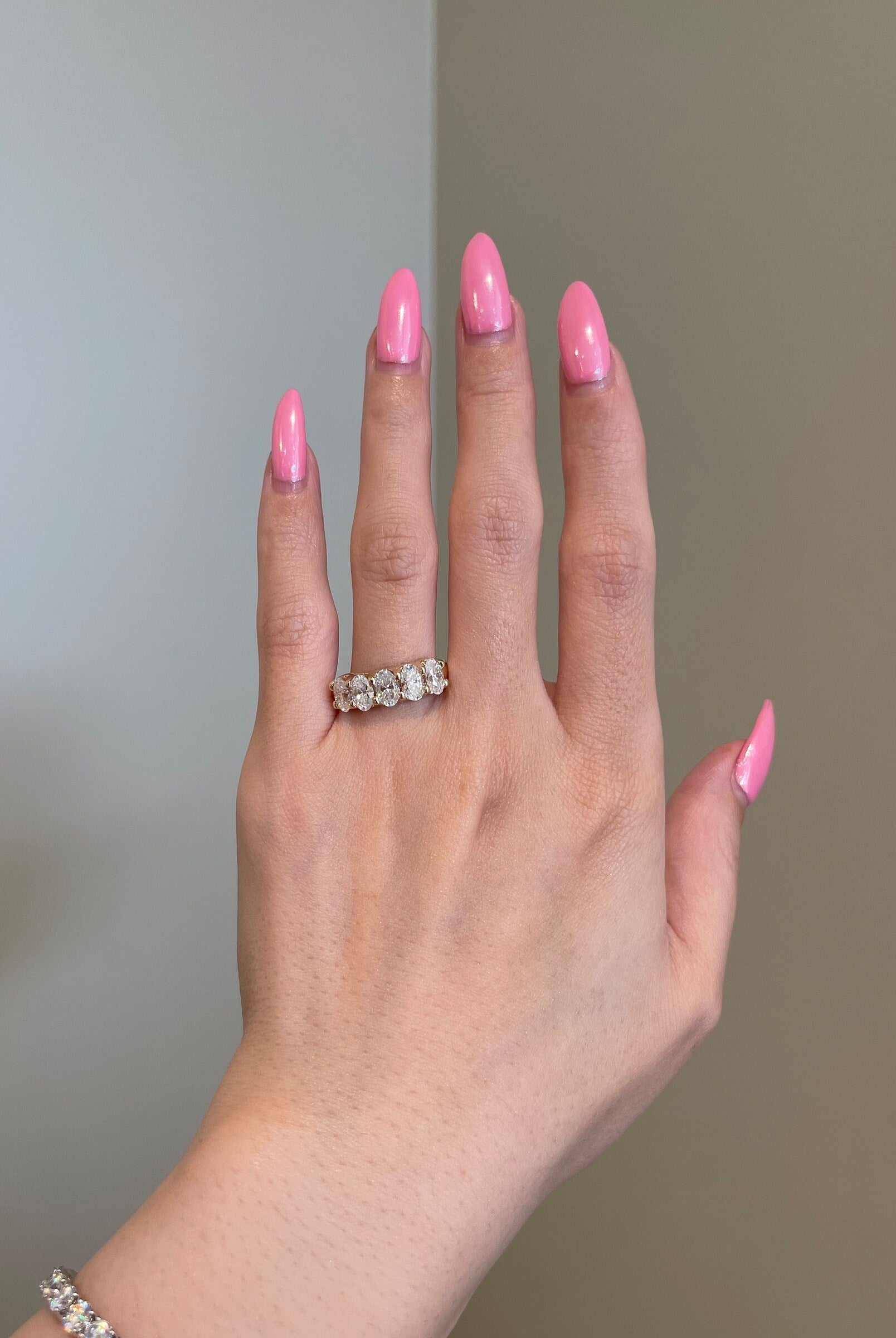 oval-shaped-moissanite-five-stones-wedding-band
