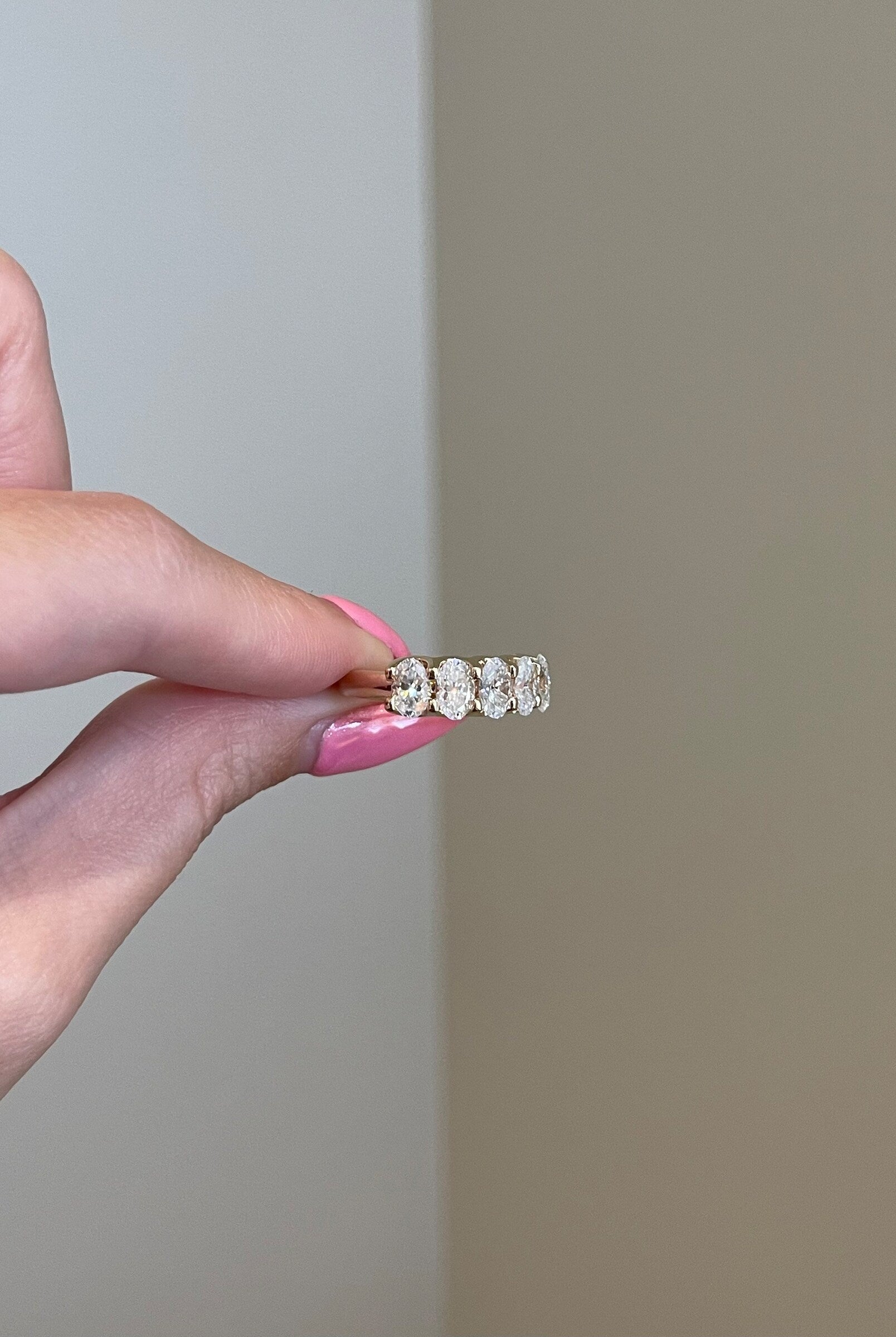 oval-shaped-moissanite-five-stones-wedding-band
