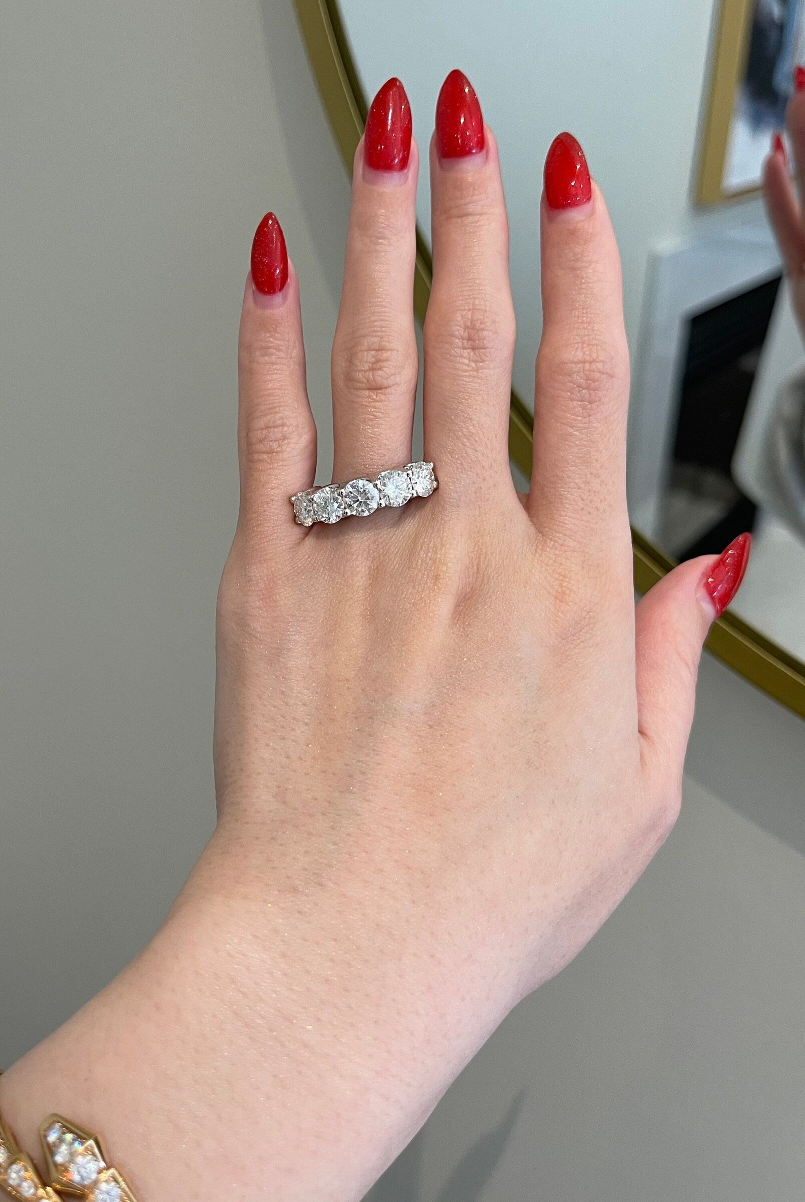 round-shaped-moissanite-five-stones-wedding-band