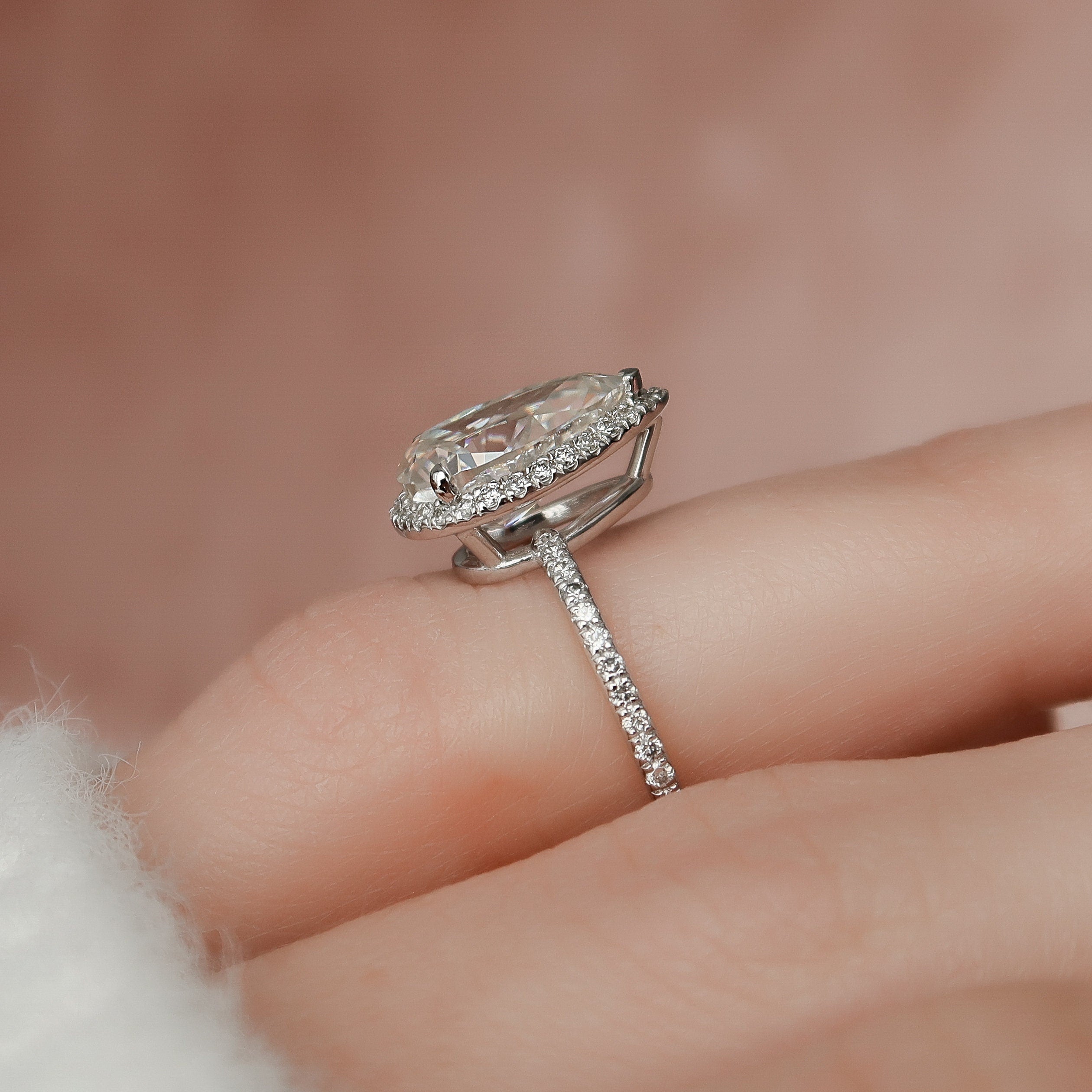 2.0CT Pear Halo Moissanite Diamond Pave Engagement Ring