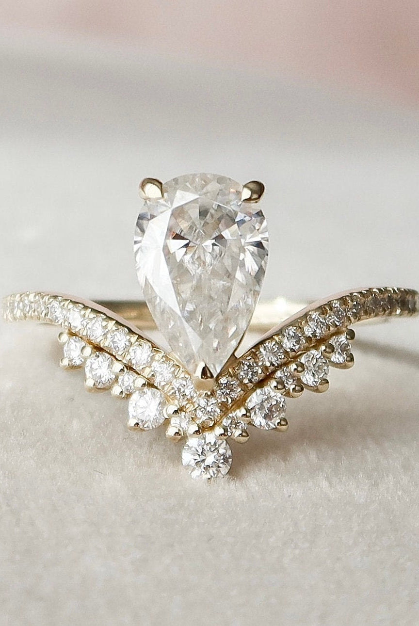 1.50CT Pear Moissanite Diamond Chevron Engagement Ring In Solid Gold