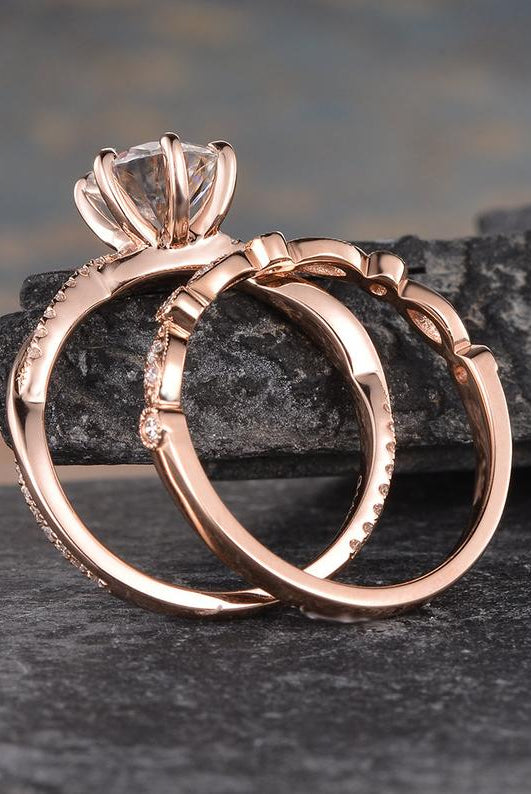 round-cut-solitaire-milgrain-style-moissanite-bridal-ring-set