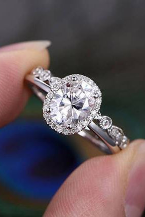 1-0-ct-oval-cut-halo-pave-moissanite-bridal-ring-set
