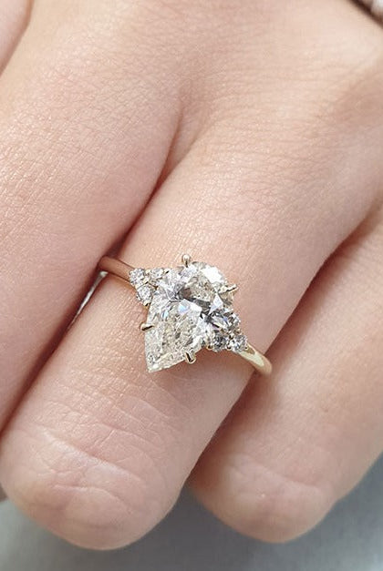 2.0CT Pear Cluster Diamond Moissanite Solitaire Engagement Ring For Women