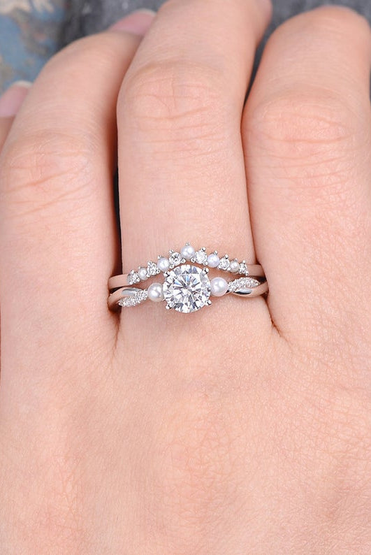 round-twisted-pave-moissanite-bridal-ring-set