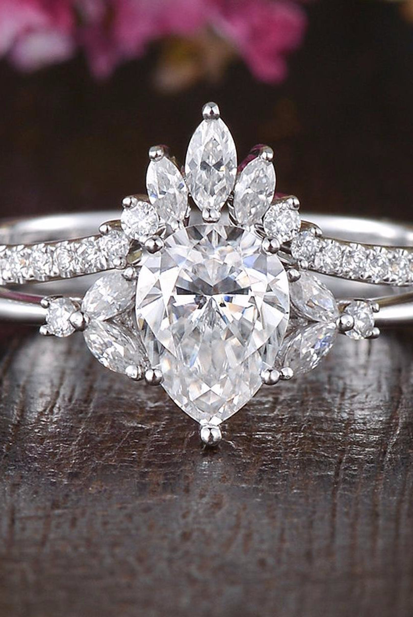0-75-ct-pear-cluster-moissanite-bridal-ring-set