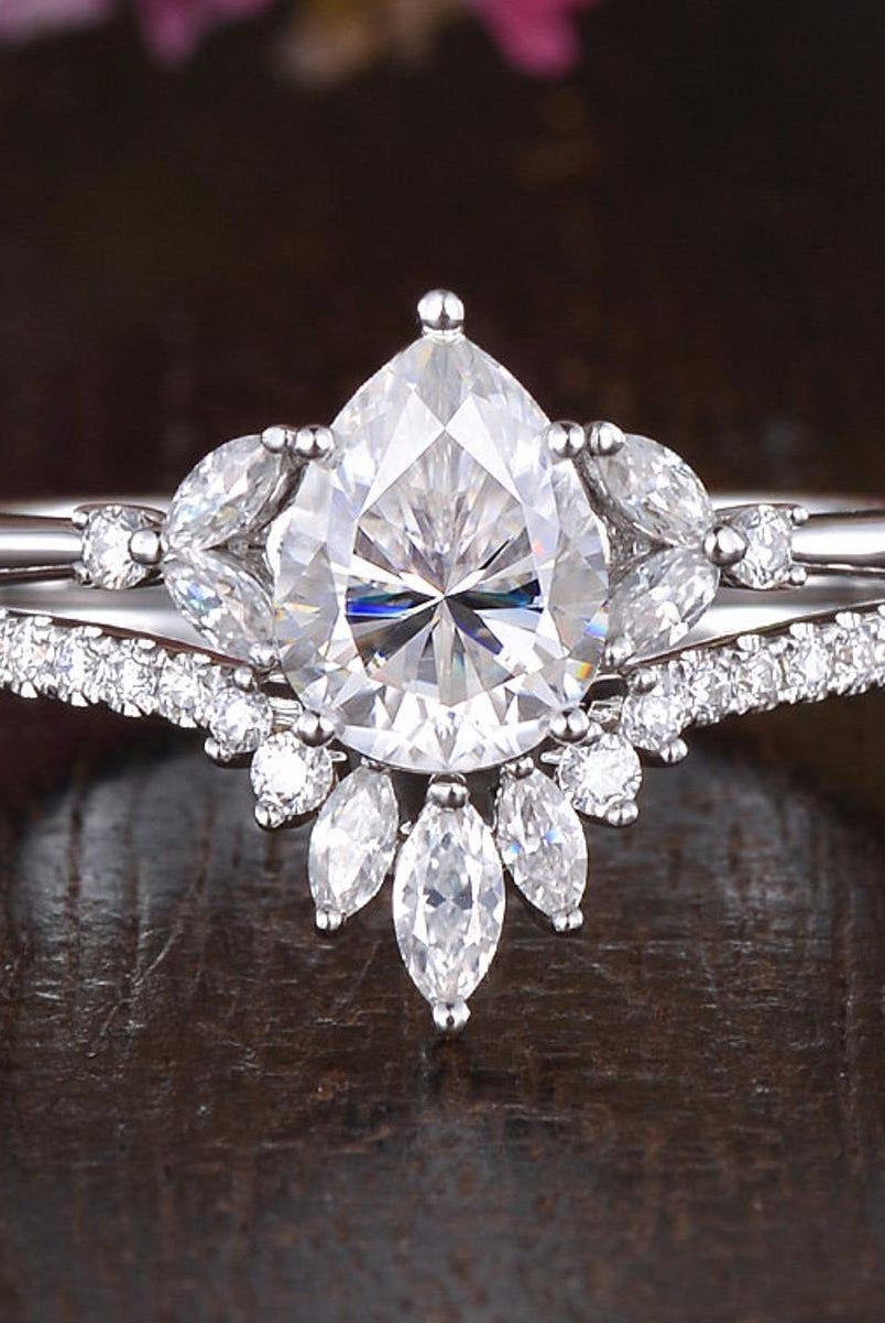 0-75-ct-pear-cluster-moissanite-bridal-ring-set