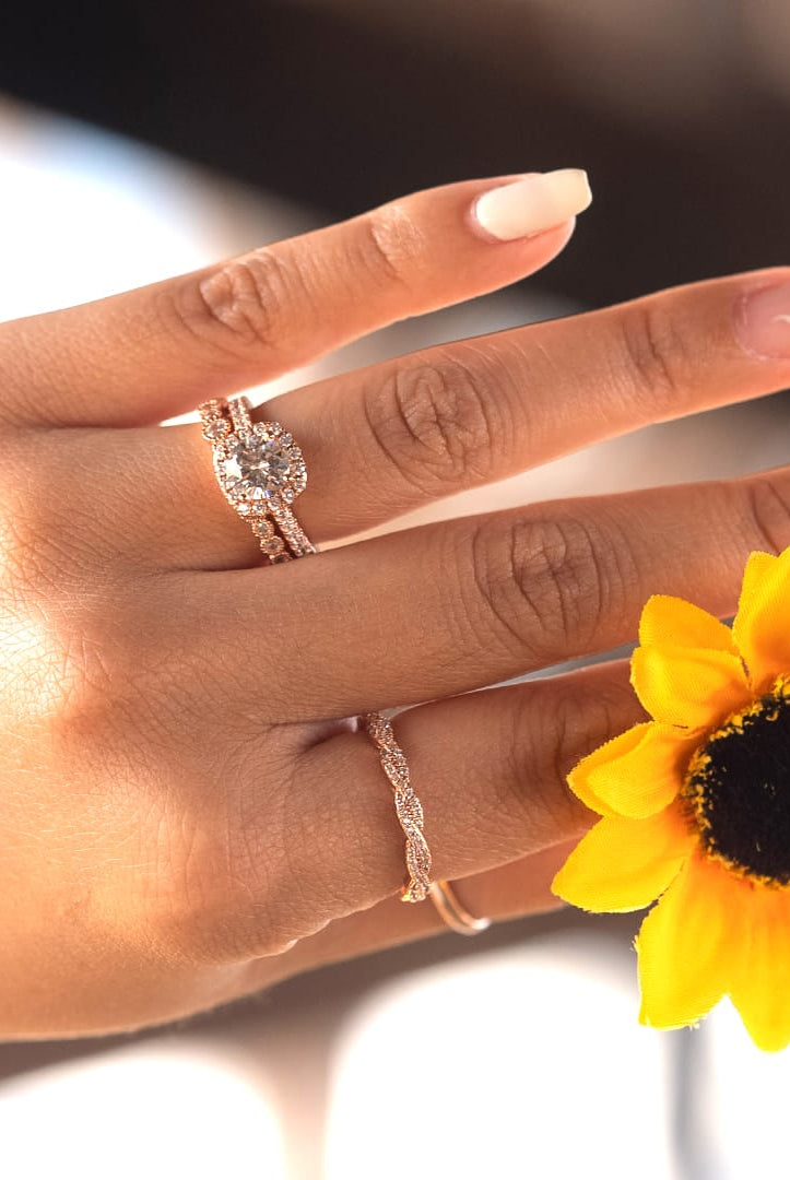 round-twisted-style-moissanite-wedding-band