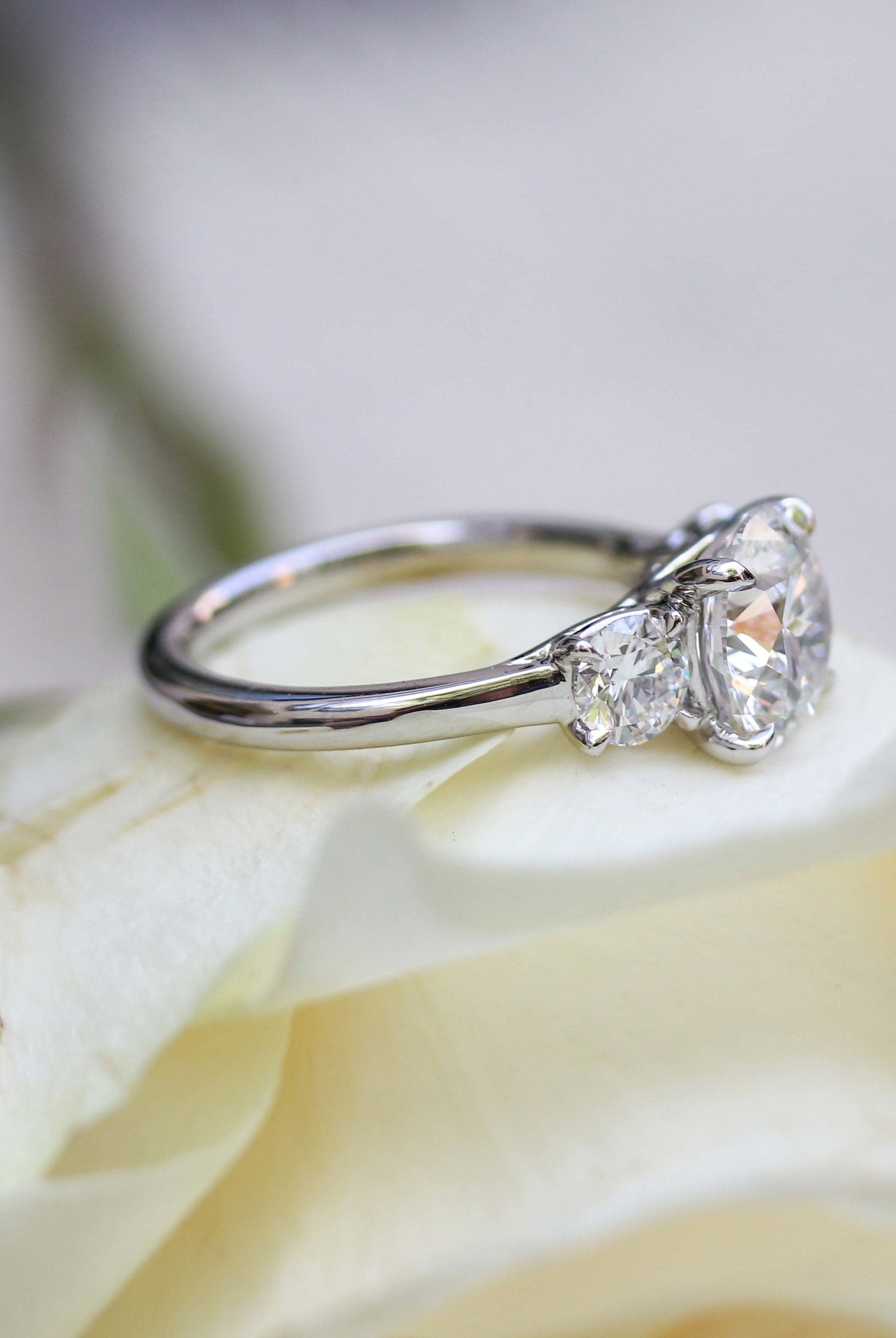 Round Cut Engagement Ring