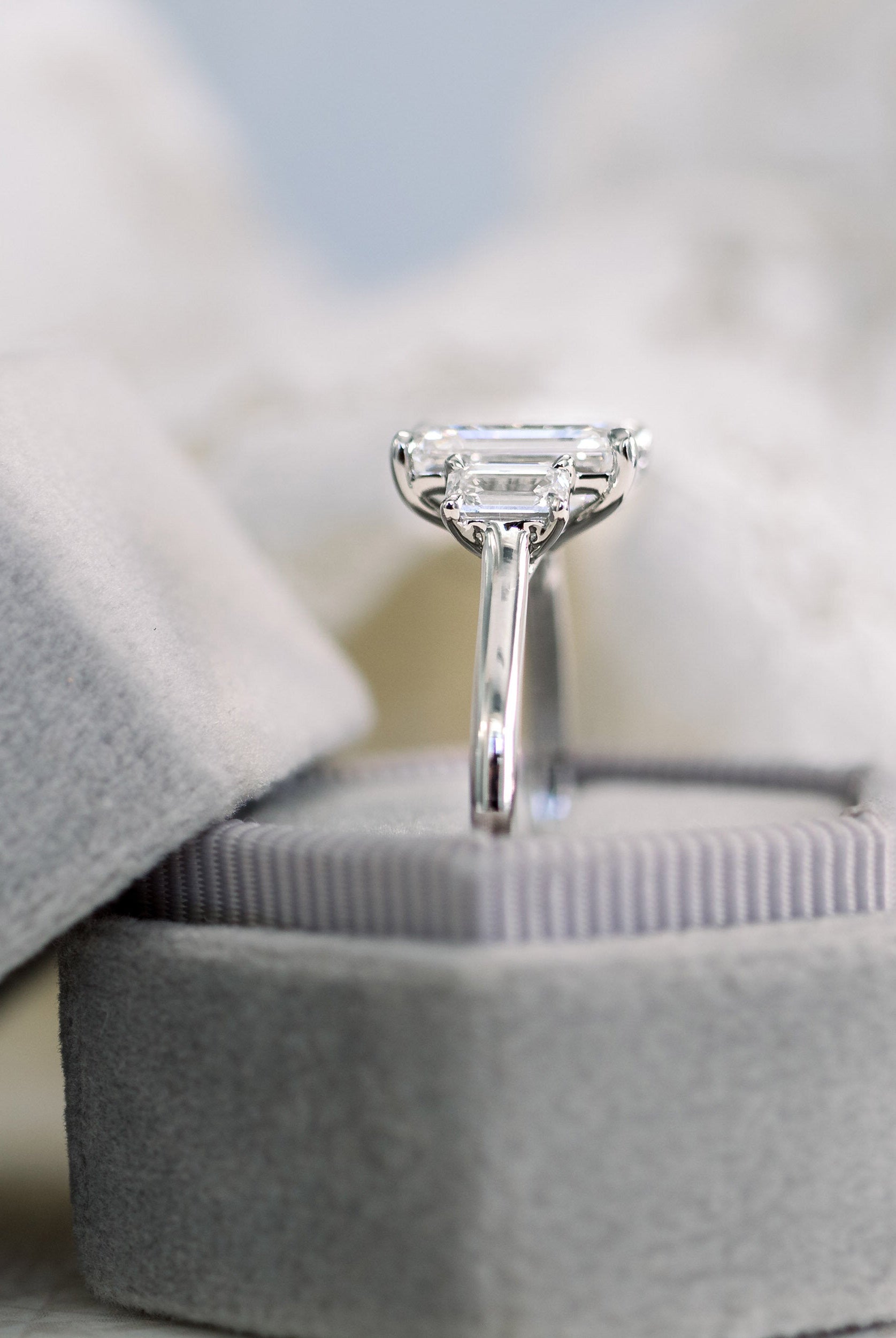 2.0CT Emerald Cut Moissanite Three Stone Diamond Engagement Ring