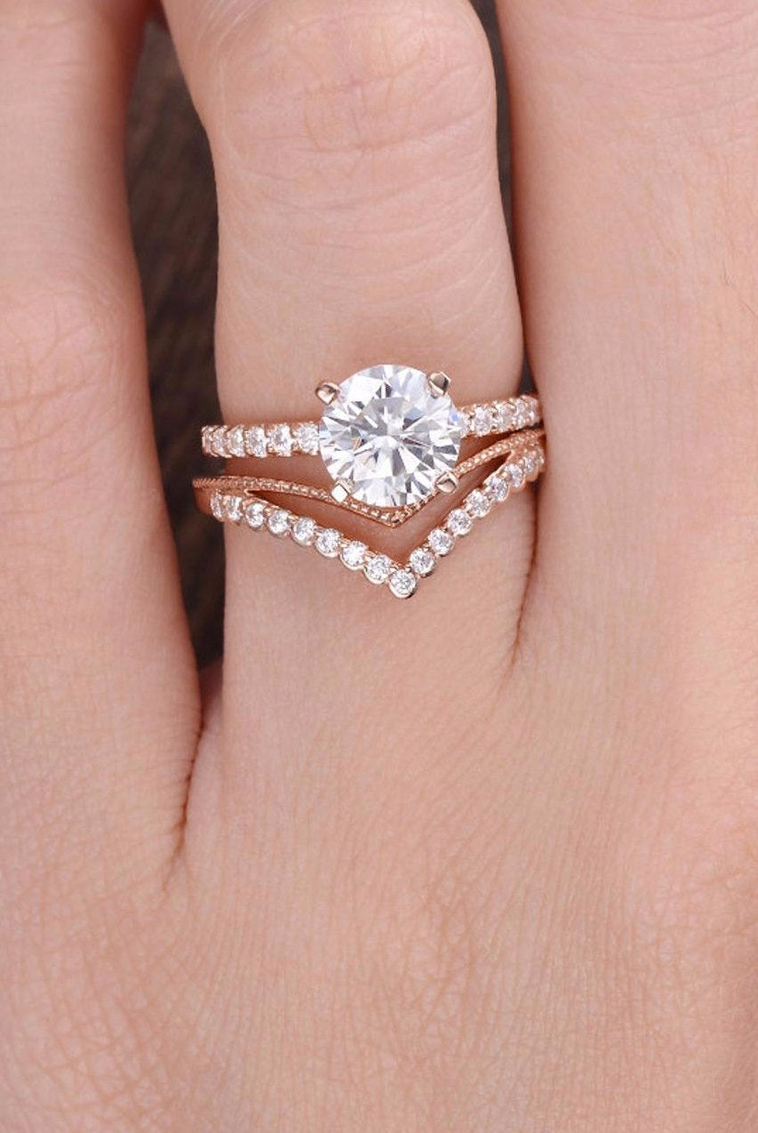 round-cut-solitaire-pave-moissanite-bridal-ring-set