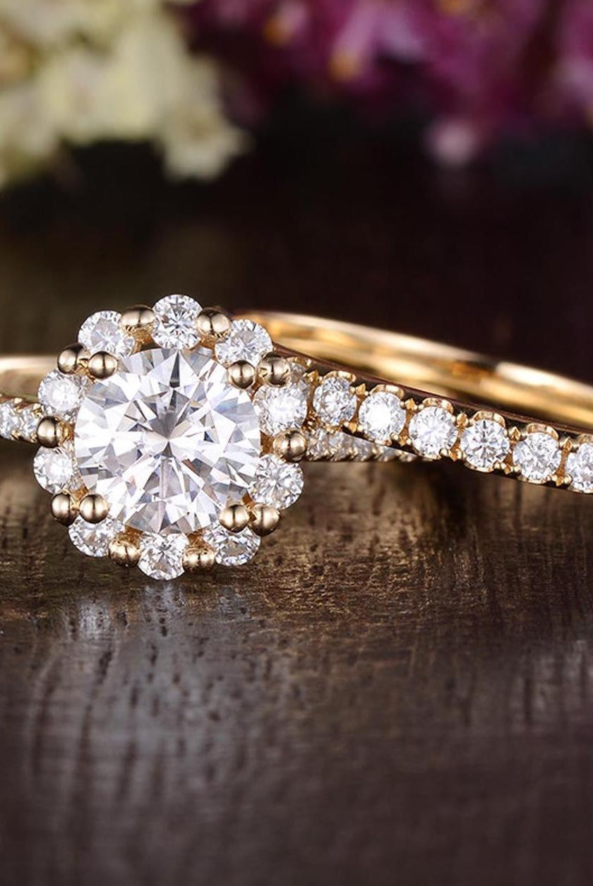 0-75-ct-round-halo-pave-moissanite-bridal-ring-set