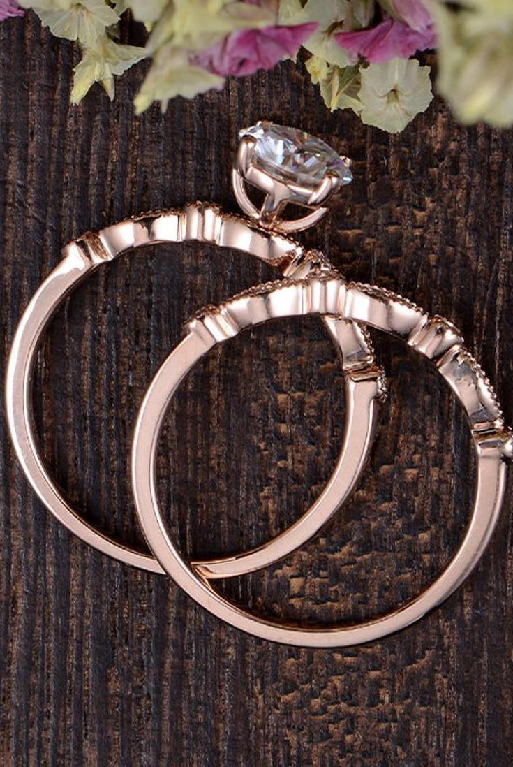 round-cut-solitaire-milgrain-style-moissanite-bridal-ring-set
