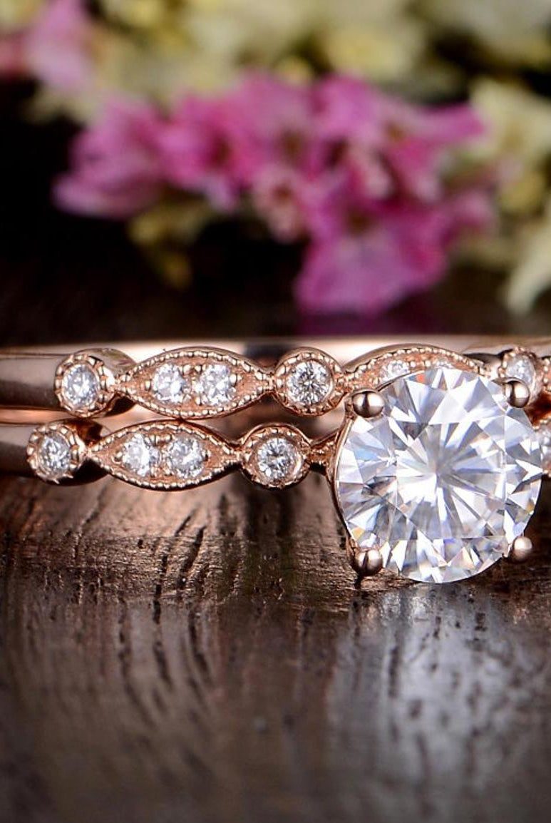 round-cut-solitaire-milgrain-style-moissanite-bridal-ring-set