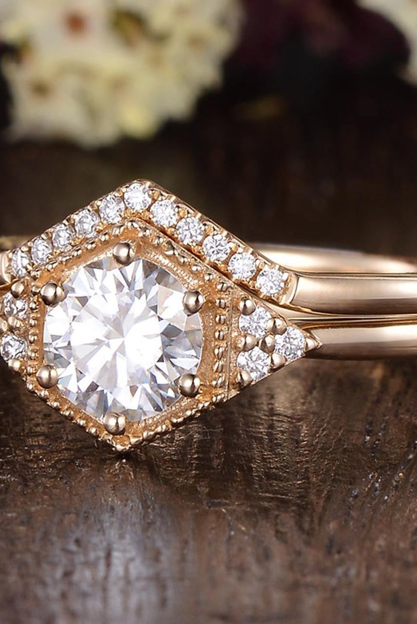round-moissanite-bridal-ring-set
