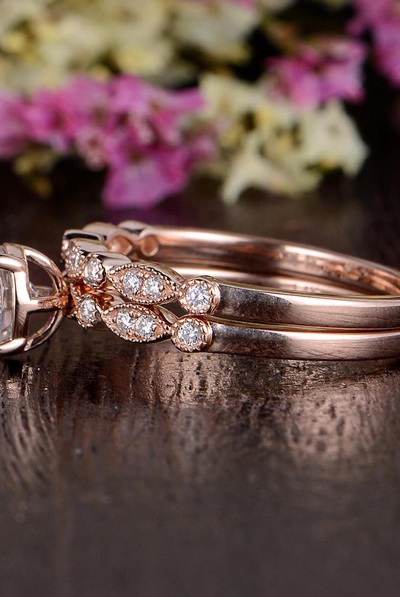 round-cut-solitaire-milgrain-style-moissanite-bridal-ring-set