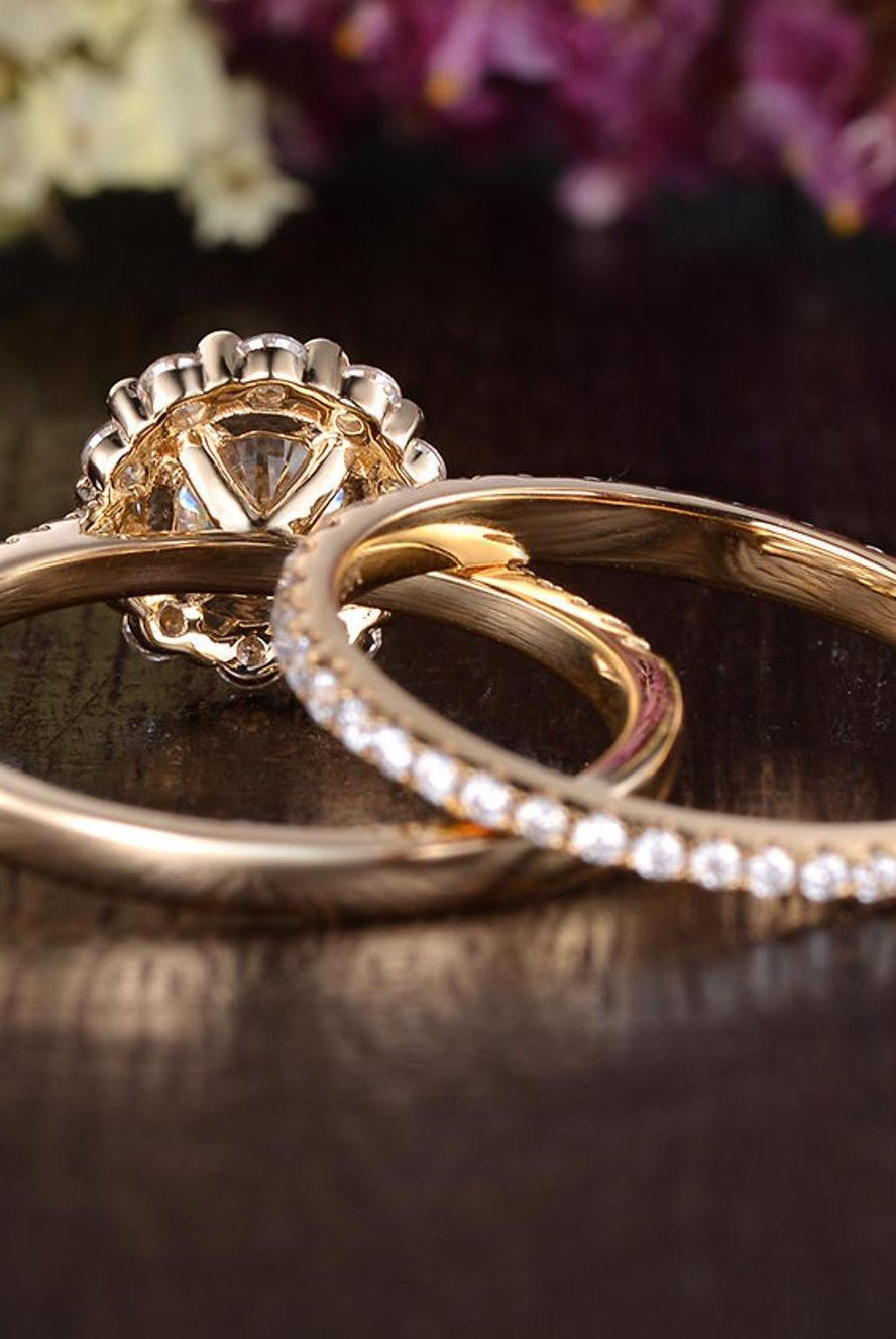 0-75-ct-round-halo-pave-moissanite-bridal-ring-set