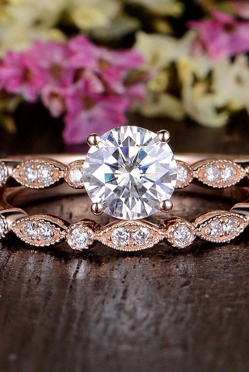 round-cut-solitaire-milgrain-style-moissanite-bridal-ring-set