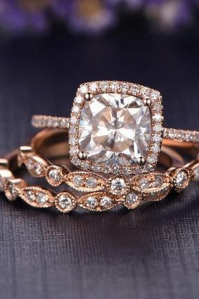 cushion-cut-halo-moissanite-bridal-ring-set