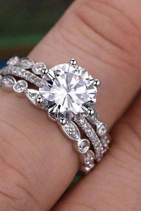 round-cut-solitaire-moissanite-bridal-ring-set