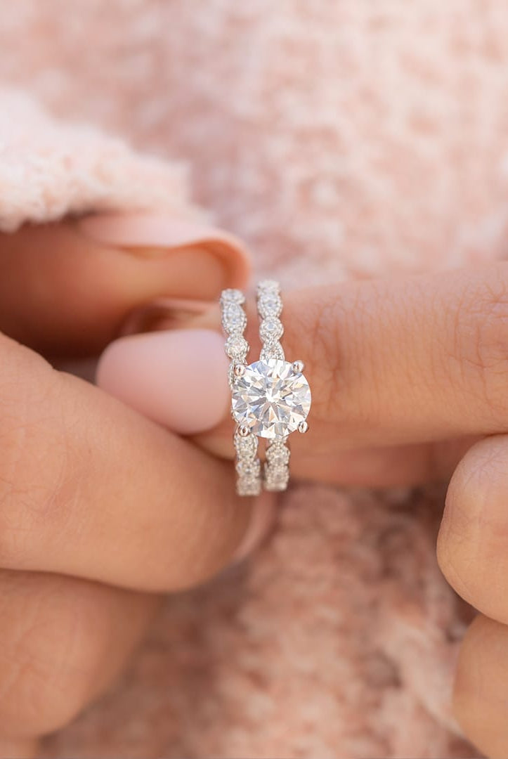round-milgrain-style-moissanite-wedding-band