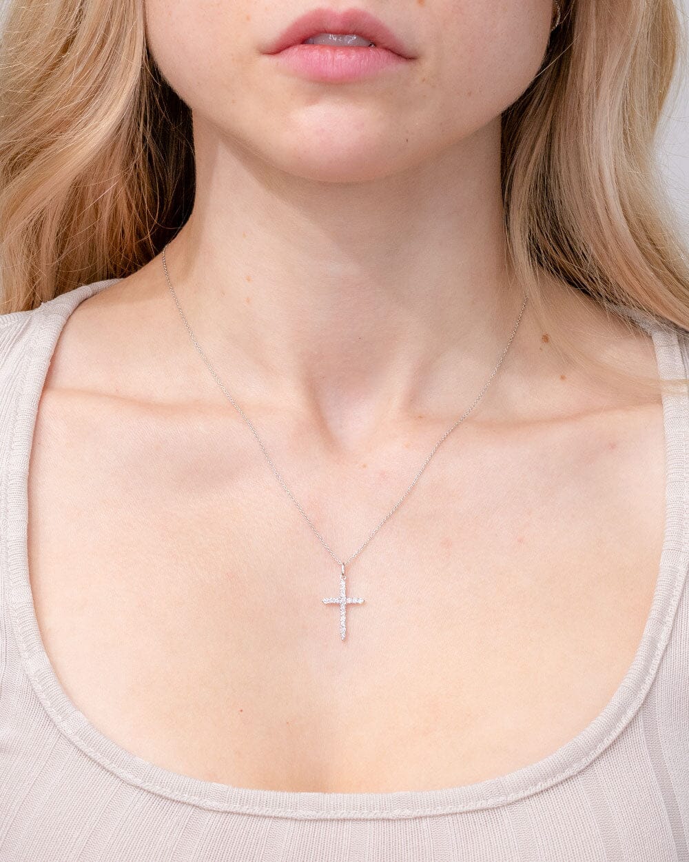 0-31ct-round-moissanite-cross-nacklace