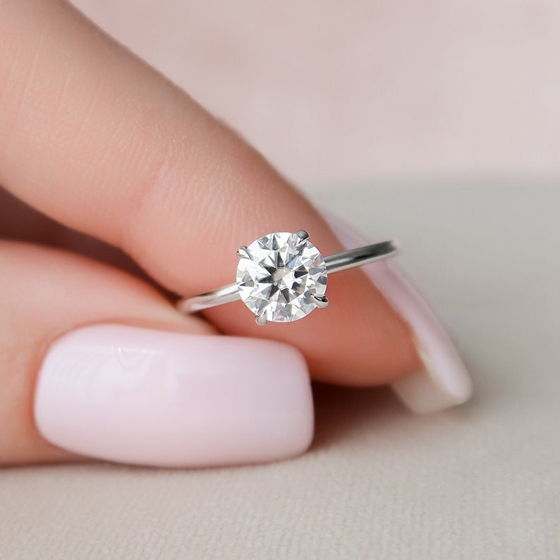 1ct Round Moissanite Ring