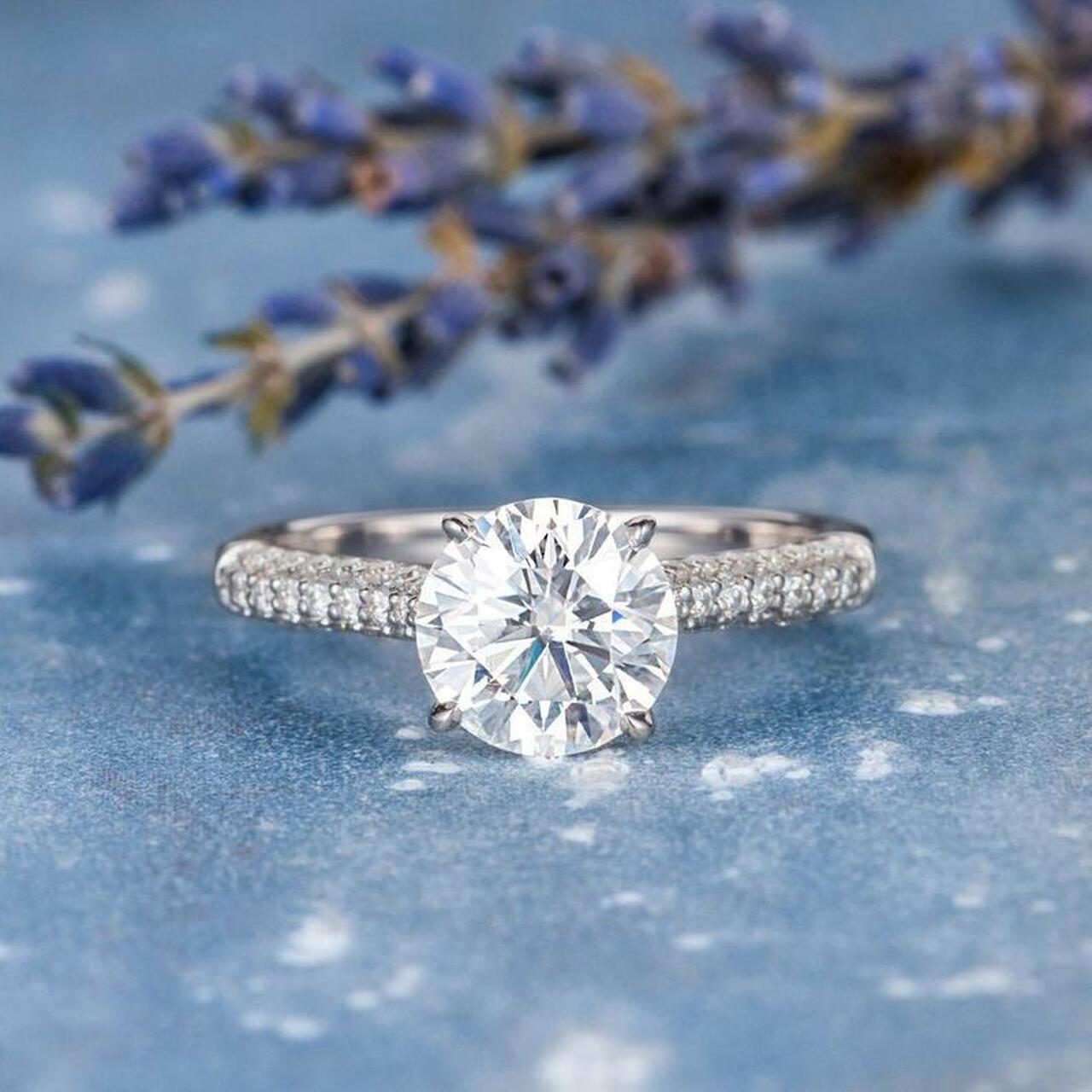 Round Brilliant Moissanite Ring