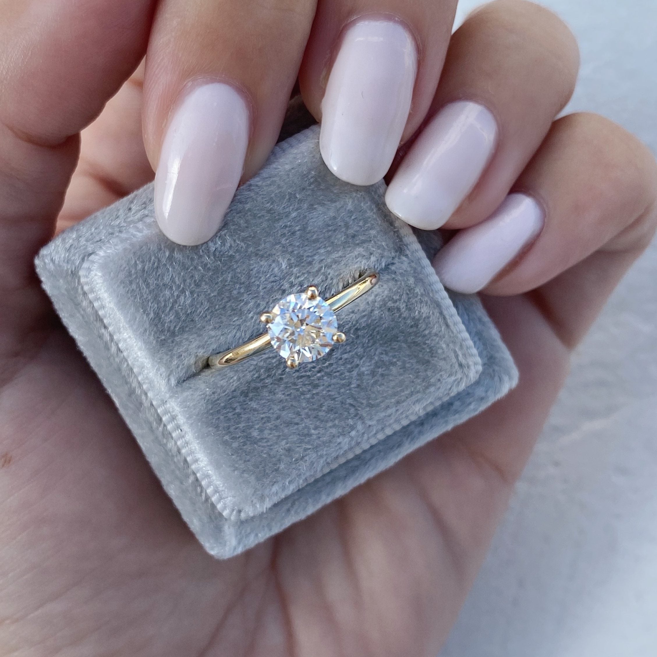 Round Cut Moissanite Engagement Ring