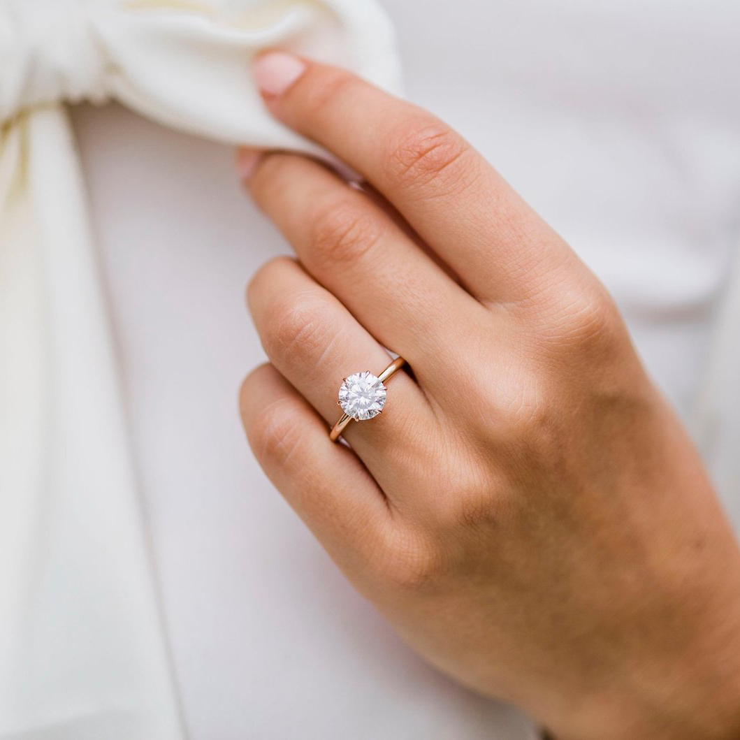 Round Cut Moissanite Engagement Ring