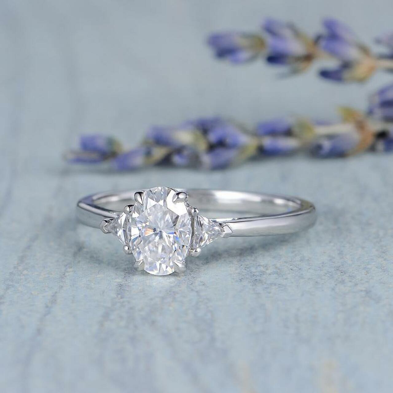 1.0CT Oval Three Stone Moissanite Diamond Solitaire Engagement Ring