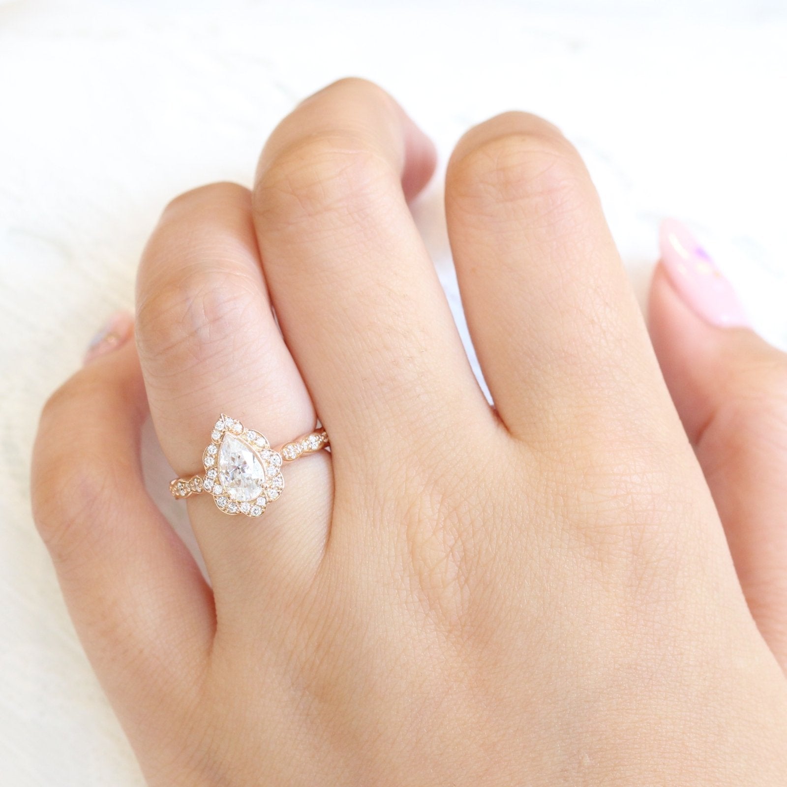 1.0CT Pear Vintage Halo Moissanite Diamond Engagement Ring In Solid Gold