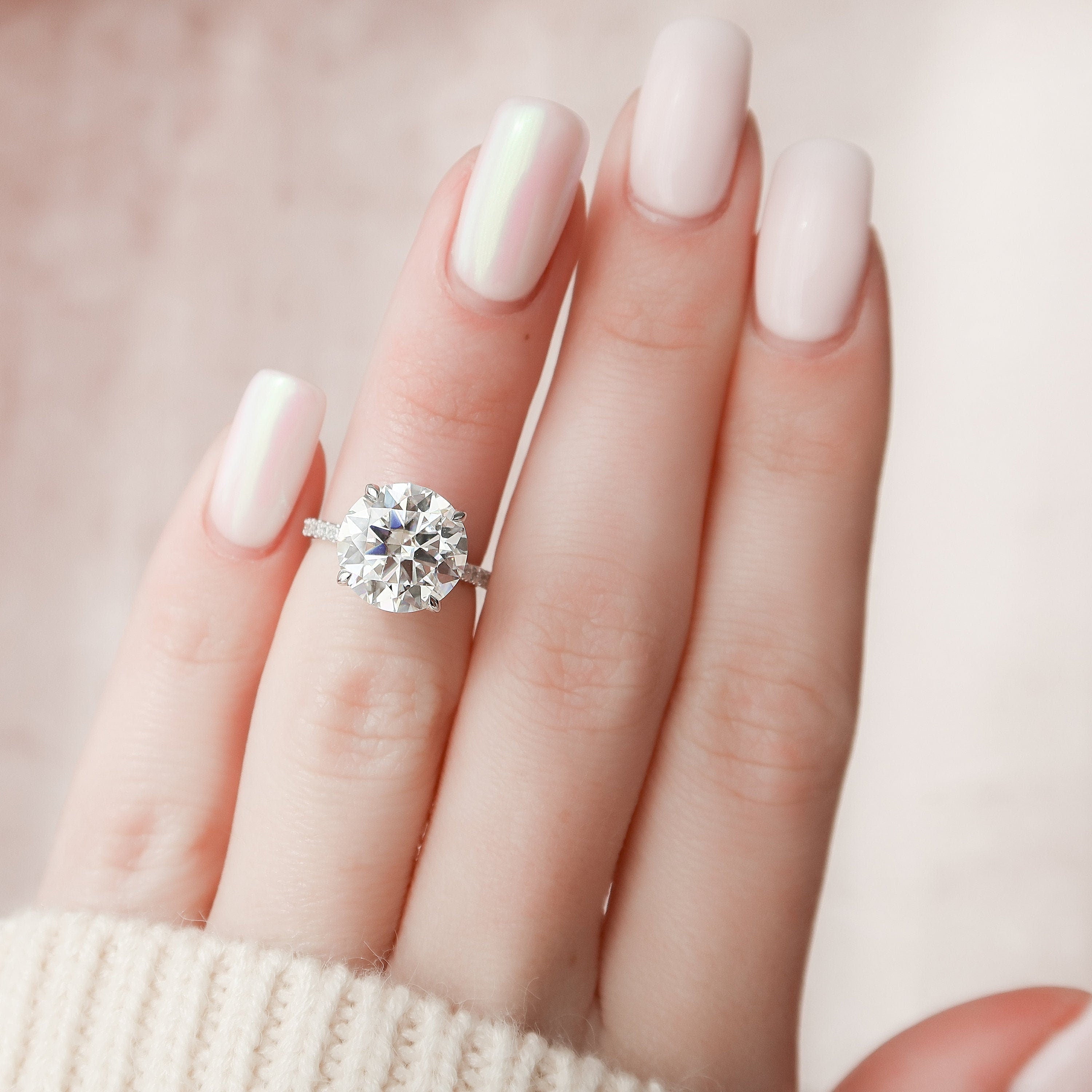 Round Cut Moissanite Engagement Ring