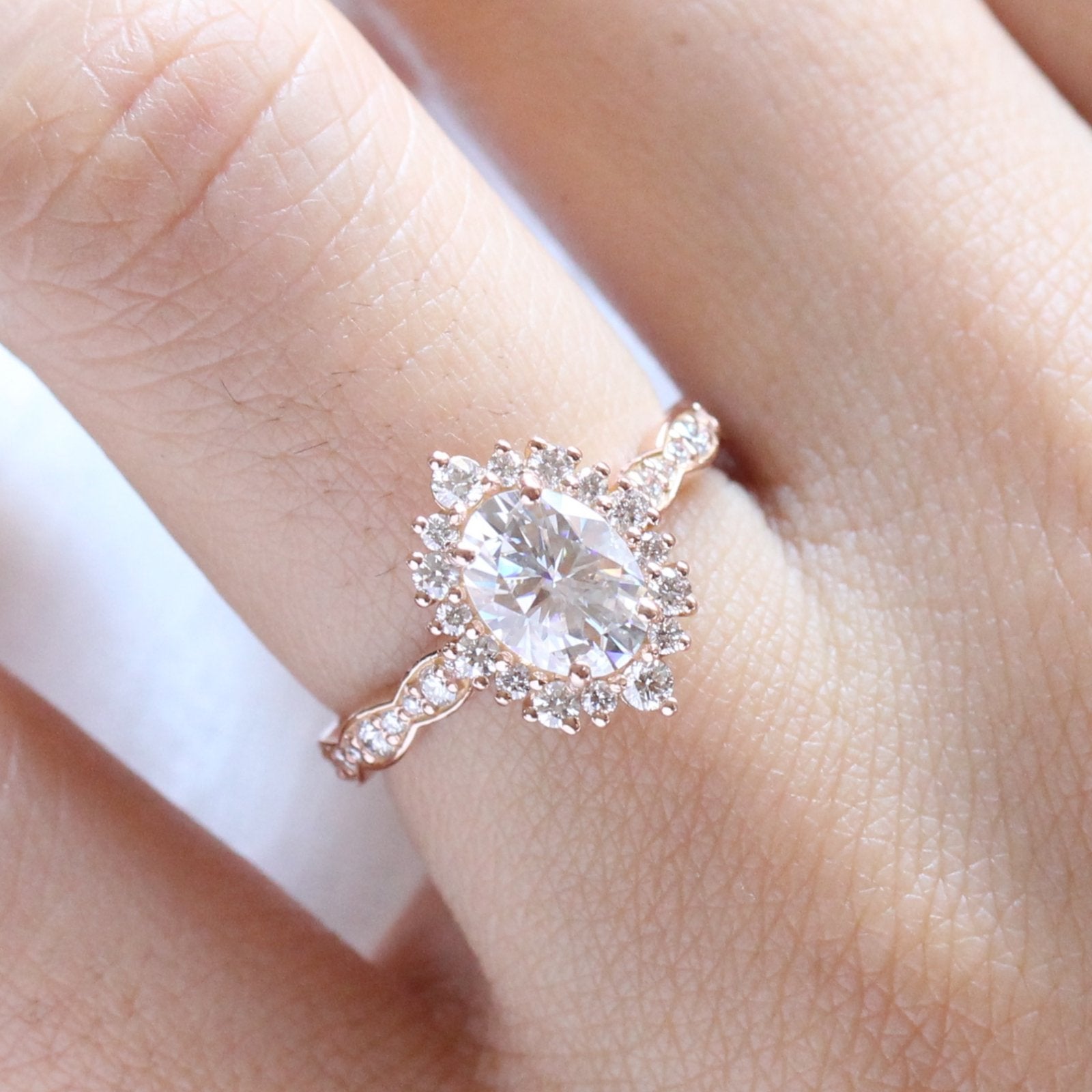 Moissanite wedding jewelry for modern wedding